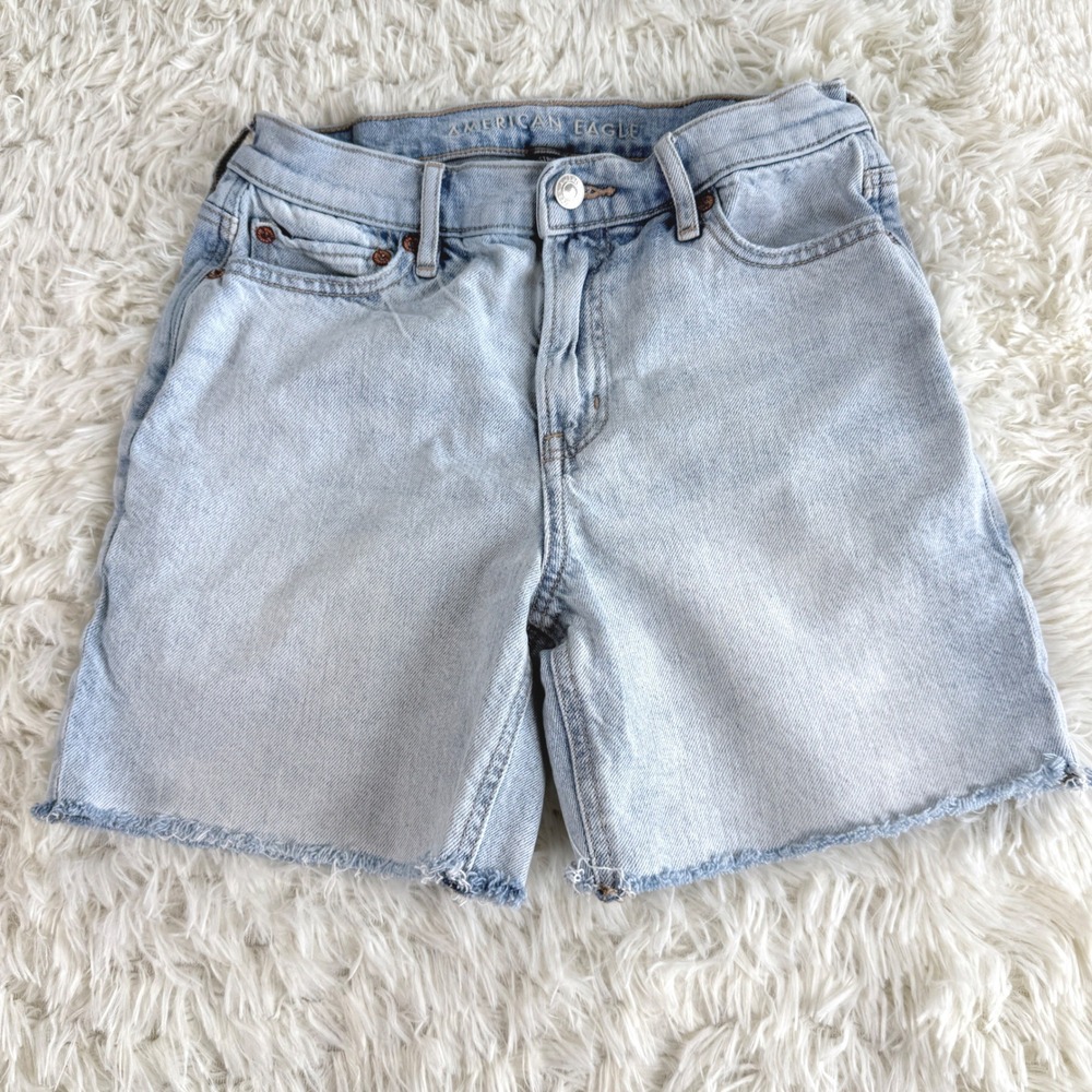 American Eagle Relaxed Shorts Strigid Light Wash Raw Hem Denim Jorts Y2K Size 0